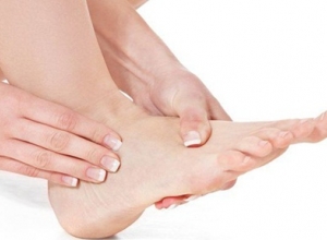 Triệu chứng tê bì chân tay khi ngủ dậy chớ xem thường